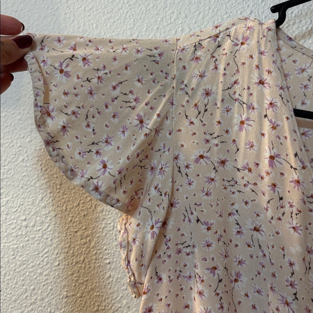 Tie-Front V-Neck Floral Blouse in Light Peach - Picture 3 of 6